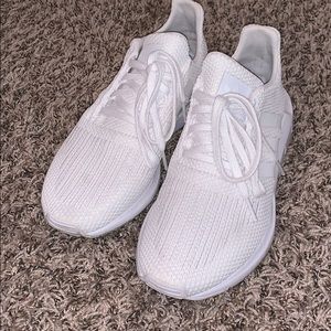 White adidas swift run